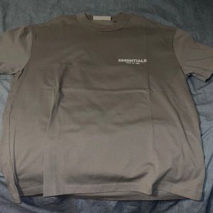 Men’s Essentials Fear of God short sleeve tshirt.  Size M